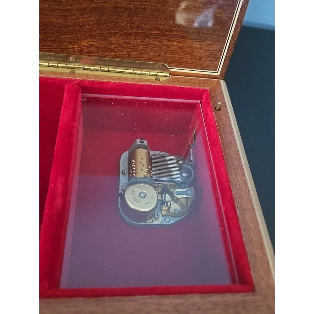 SORRENTO INTARSIO INLAID Wood ITALy JEWELRY TRINKET MUSIC BOX VINTAGE No Key‎